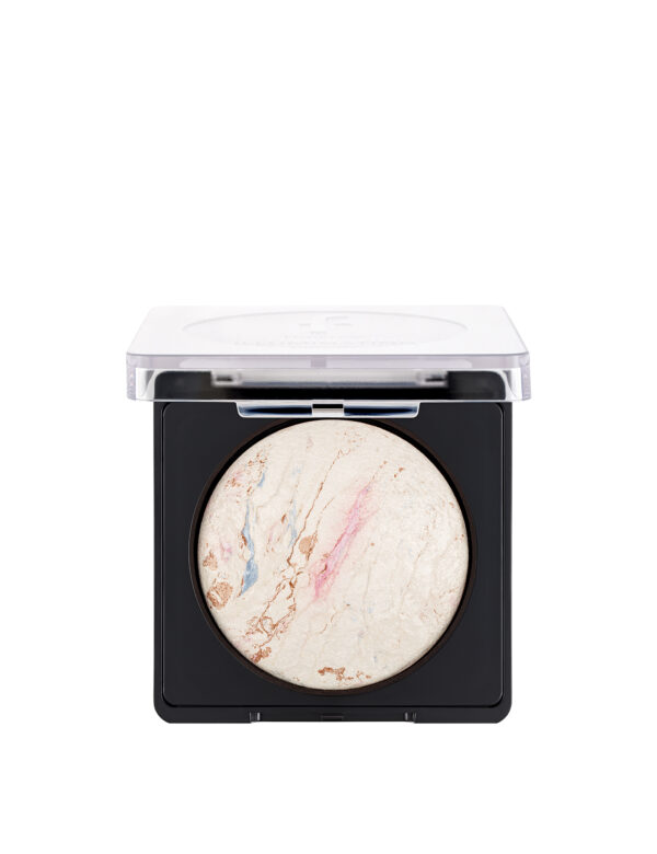 Flormar Illuminator Powder packaging Flormar Illuminator Powder radiant glow Flormar highlighting powder swatches Flormar Illuminator Powder natural highlight Flormar Illuminator Powder applied on cheeks